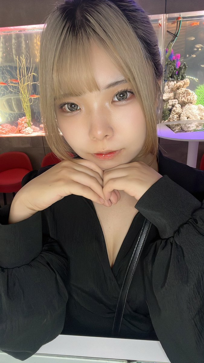 haruka_gotanda's tweet photo. 土日でリア友と麻辣湯行ってきた🔥うますぎて滅❣️
今日もラストまで〜サッカー映してるから一緒に見よー！ https://t.co/dSTU8Ah86l