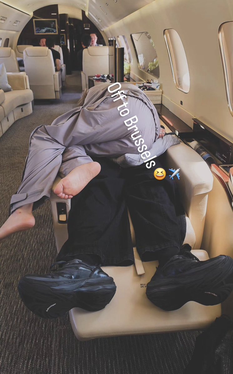 yoonifyao3's tweet photo. everyone say thank u hobi https://t.co/7MV2HUeOPn