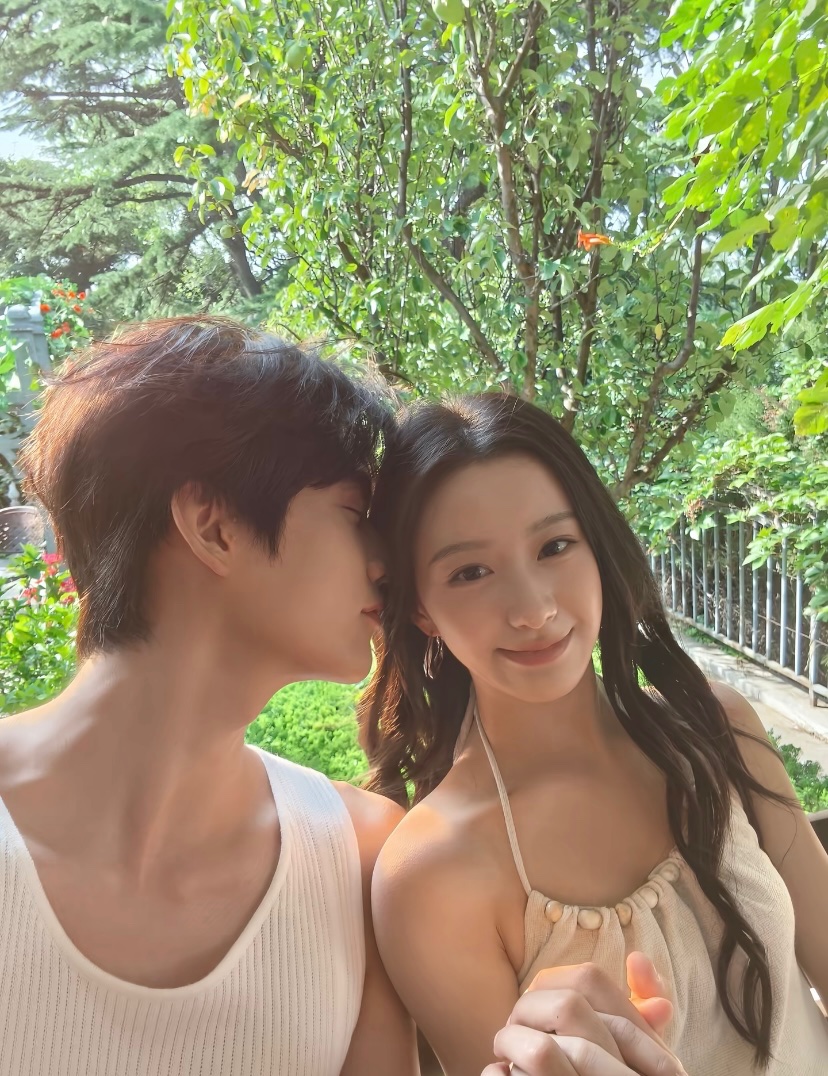 forshangen's tweet photo. 📸 260629 ✧ 炽夏官微 Douyin Update

The happiness I’ve been searching for all along is finally held tightly in my hands

#BaoShangen #包上恩 #NeverEndingSummer https://t.co/XZlR29yVMZ