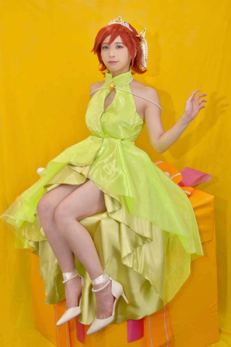 miyutiru1118's tweet photo. 【cos】マクロスΔ  カナメ・バッカニア

　🎁MACROSS POP UP STORE🎁
～あなたとラッピング・パーティー♪〜

　　　🎀グラフアート衣装🎀 https://t.co/ZxDtAh43cE