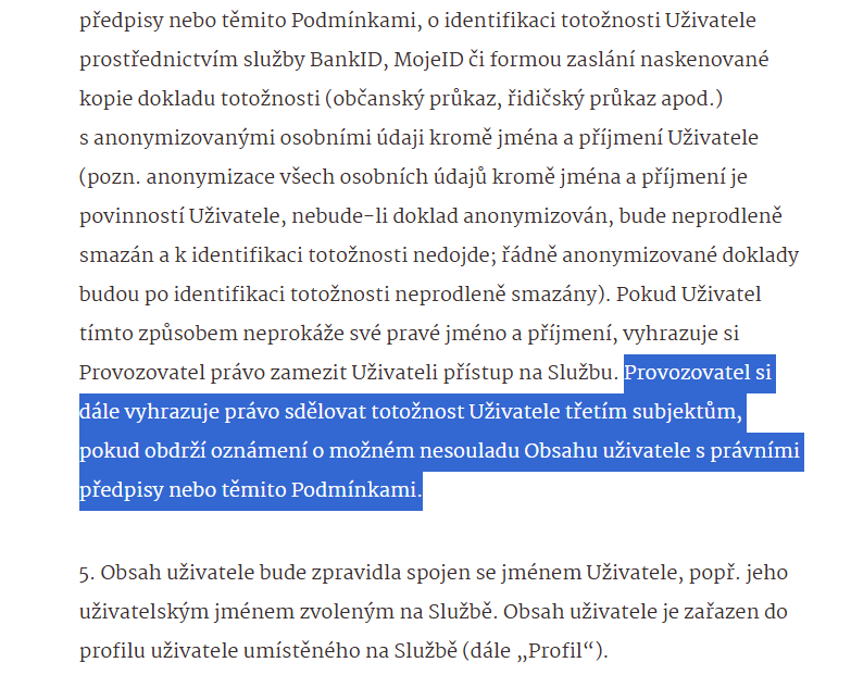 pravdomluvnost's tweet photo. Dobrý den, @seznam_cz, tohle jste přehnali.

Šíření poplašné zprávy je trestný čin. Pokud se domníváte, že jej někdo mohl spáchat, měli byste bezodkladně podat trestní oznámení.

Rozumím, že nemůžete (a ani nesmíte) sdělovat detaily řízení s Pauknerem. Problém je v něčem jiném.

Podle článku 3 odst. 4 Podmínek, na které se odkazujete, identitu uživatele předáváte třetím stranám jen na základě "oznámení o možném nesouladu Obsahu uživatele s právními předpisy nebo těmito Podmínkami". 

Jenže veřejně argumentujete tím, že jste údaje předali na základě pouhého zpochybnění obsahu textů uživatele. S ohledem na velikost kauzy je toto vyjádření naprosto nedostatečné a vyhýbavé. Detaily řízení zveřejnit nesmíte, ale jako důvod navenek uvést pouhé "zpochybnění obsahu textů" není v rámci krizové komunikace normální. Vyvoláváte dojem, že pro předání údajů uživatele stačí stěžovateli (což může být úplně kdokoli) podat úplně jakýkoli podnět.

A teď k jádru věci.

Vaše argumentace a smluvní podmínky https://t.co/xxQtZihXmK otevírají poměrně zásadní otázku, jak vlastně s údaji nakládáte a jak jde dohromady samotné ustanovení v článku 3 odst. 4 Podmínek o "možném nesouladu“ se zásadou transparentnosti, ukotvenou v článku 5 odst. 1 písm. a), GDPR.

Pokud totiž k překonání anonymity a samotnému předání údajů uživatele stačí vágní "možný nesoulad Obsahu uživatele s právními předpisy nebo těmito Podmínkami", jaké je to kritérium, podle kterého údaje předáte?

Stačí mail do redakce s textem "on lže"?

"Možný nesoulad" je poměrně dost gumové slovní spojení. Bez jasných transparentních kritérií, jak tento nesoulad vyhodnocujete, uživatel nemá téměř žádnou jistotu. Uživatel by měl dopředu přesně vědět, za jakých podmínek o své soukromí přijde, což se v tomto světle zdá být diskutabilní.

Za Pauknera nemluvím, ale doporučil bych mu obrátit se na Úřad pro ochranu osobních údajů, aby zpracování dat vaší společností přezkoumal.