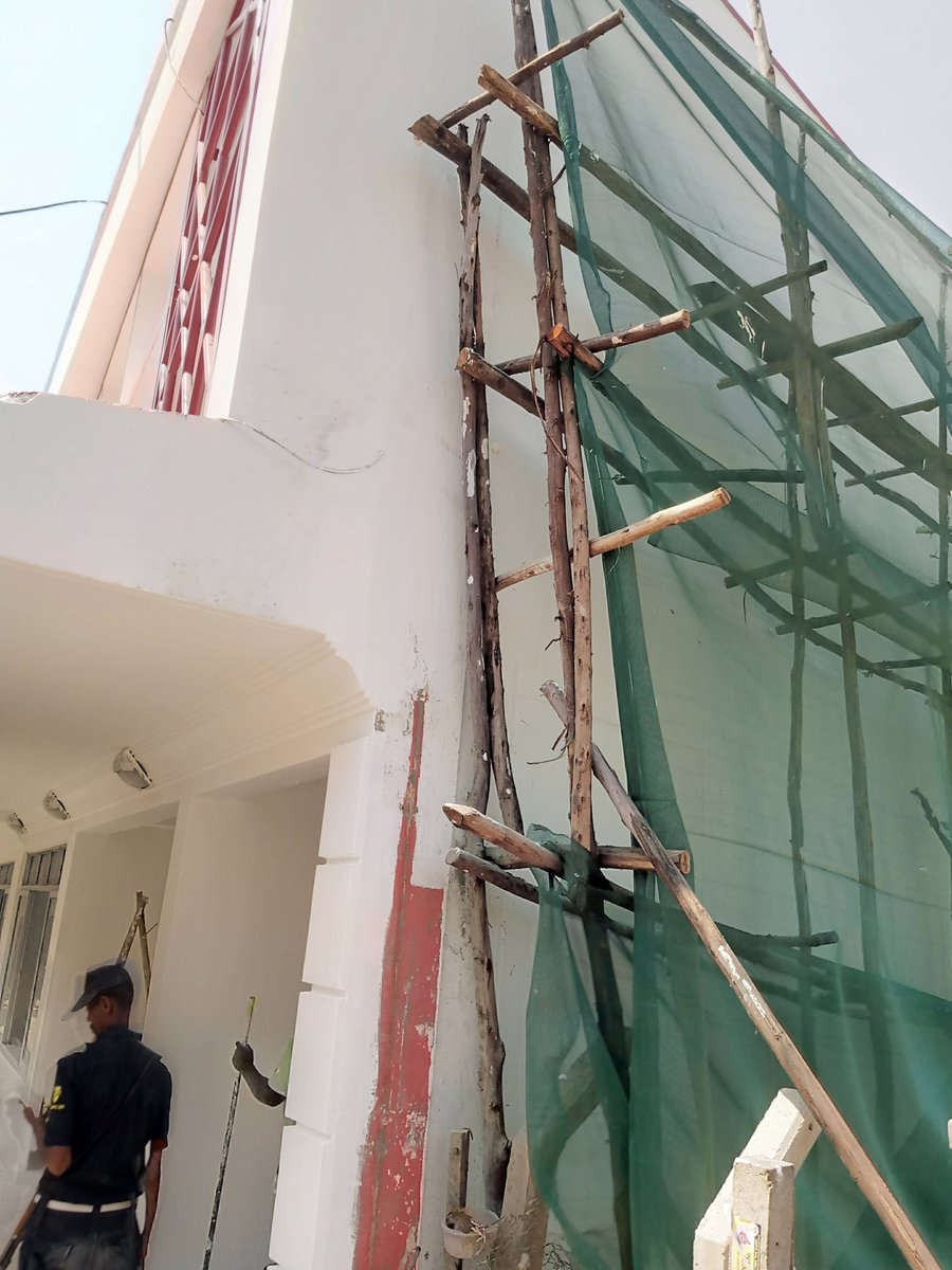 Bernardkwiri's tweet photo. The refurbishement of Posta Uganda @Posta_Ugand Mbarara branch is nearly completion. People of Mbarara you need embrace this renovation which will come with more Government services that will be brought nearer you in this area. @MbararaCityUg @mopsuganda @MoICT_Ug. https://t.co/v998qDY2rX