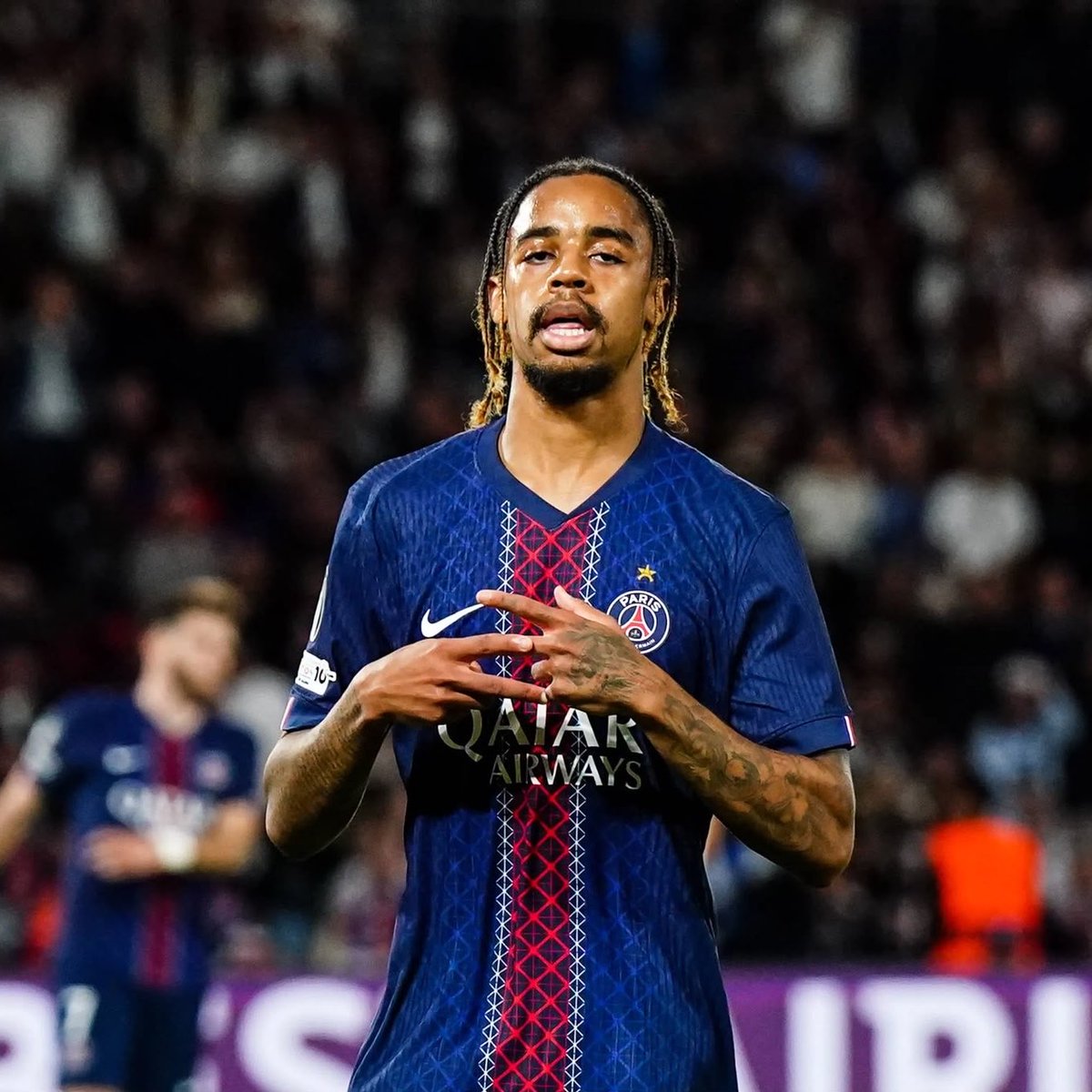 ActuFoot_'s tweet photo. 🚨🚨 LE PSG ENVISAGE DÉSORMAIS DE SE SÉPARER DE BRADLEY BARCOLA 🇫🇷 ! 👋❤️💙 

🗞️ @Santi_J_FM https://t.co/6m6pAZbSRv