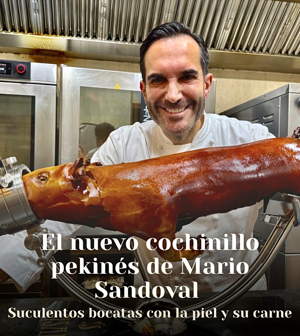 JCCapel's tweet photo. El nuevo “cochinillo pekinés” de Mario Sandoval, asado en vertical a semejanza de los patos chinos. 
Suculentos bocatas sin pan, con la piel y su carne. 
https://t.co/vTgHBHxfR5 https://t.co/k3DTQH3KEI