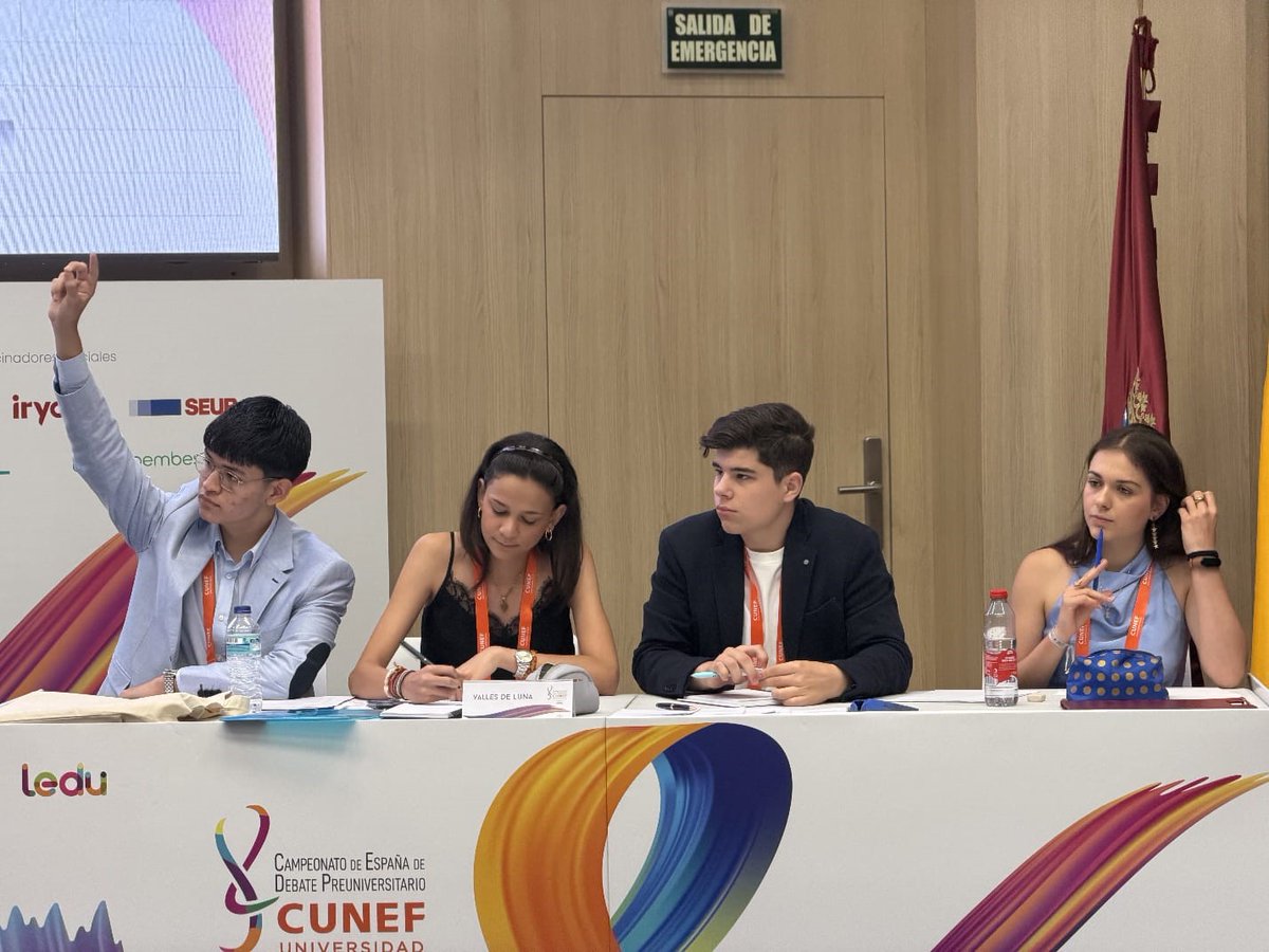 Hoy_Libro's tweet photo. Enhorabuena al IES Valles del Luna @biblioiesluna por si magnífica participación en el Campeonato de España de Debate Preuniversitario @LEDU_debate en @CUNEF ¡Una experiencia maravillosa! @educacyl #ligadebate #plandelectura https://t.co/zD1V3X8eUv