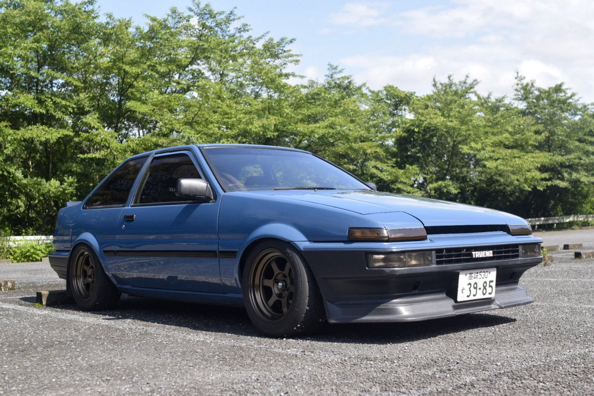 AE85_AE86_MT's tweet photo. 会った方には話してたのですが、この度ボディー関係プチ？ﾓﾃﾞｨﾌｧｲ!
内容は…

･前後フェンダー(Fr ランフリー改 Rr 移植ちょい叩き出し)
･サンルーフからドライカーボルーフ(CBY製)
･前後8J±0 205-50-R15

あまり純正感を崩さないように出来たと思ってます👌 https://t.co/w2cBM0kRQ4