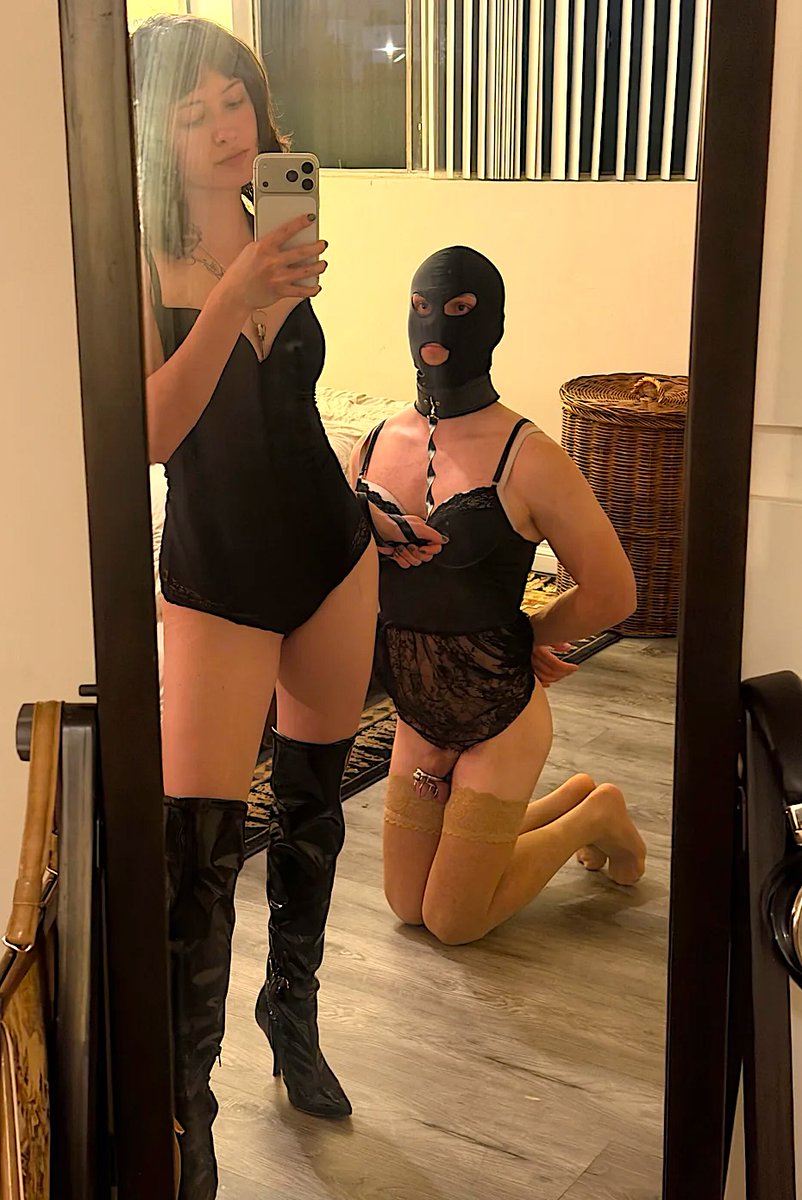 iObeyWomen's tweet photo. Her obedient boy: locked, feminized and very very submissive. https://t.co/Zc0XotkbpE