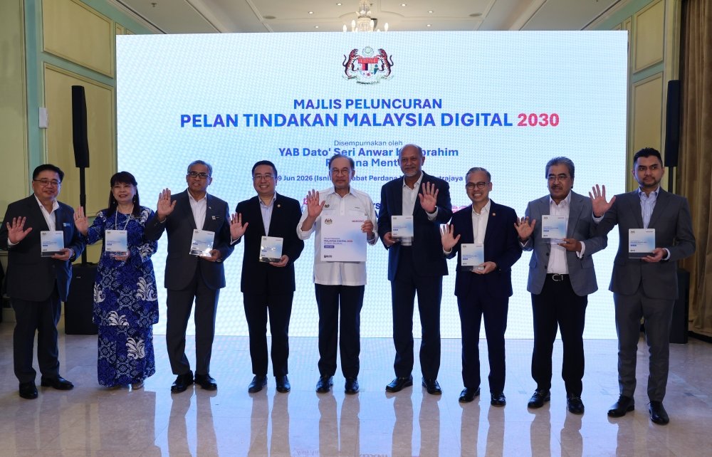 YVMalaysia's tweet photo. Anwar unveils #Malaysia Digital 2030: Targets 30pc GDP, 500,000 jobs, 95pc services online by 2030 https://t.co/5H5P0dyvFF