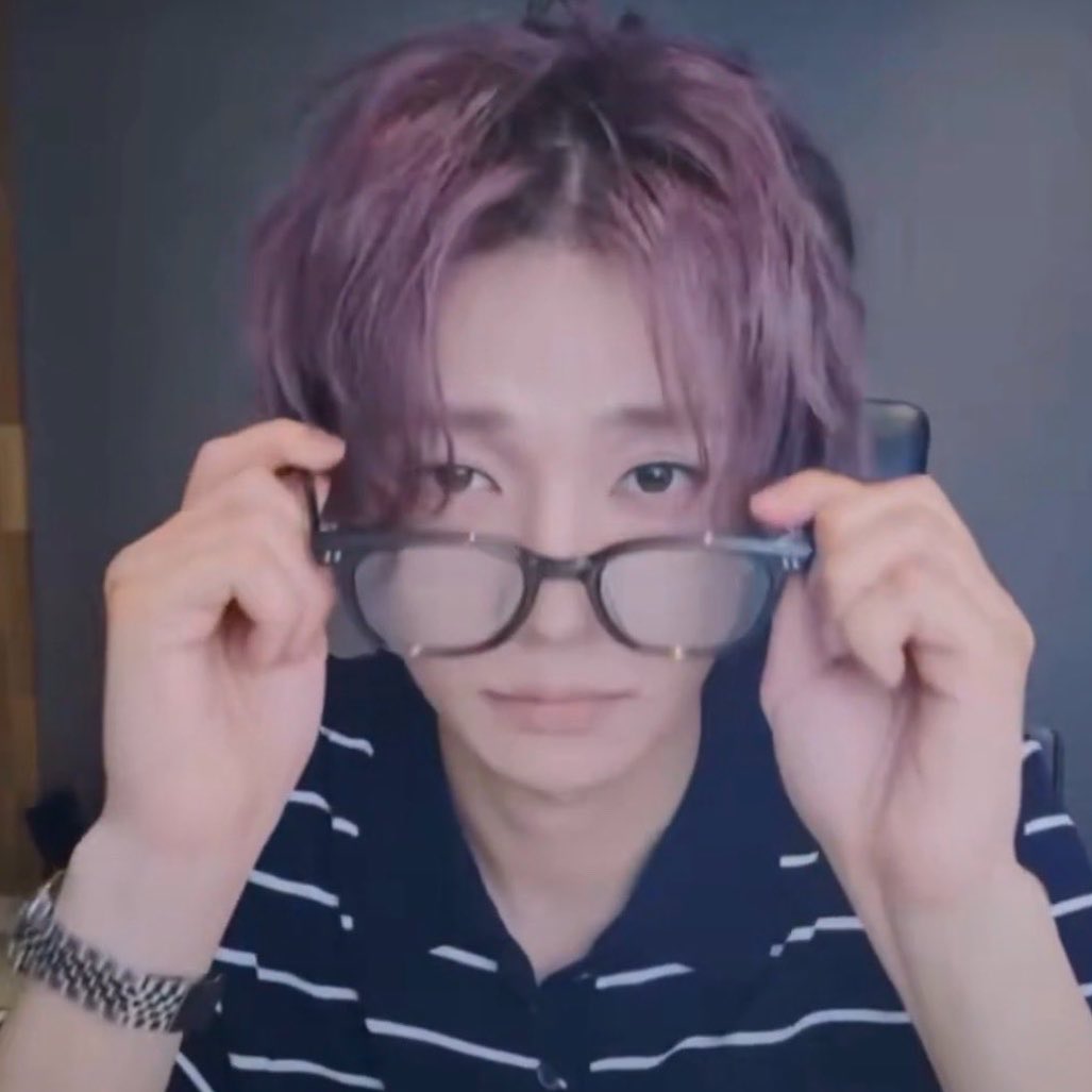𝐫𝐲 ໒꒱ 𝐫𝐞𝐝 𝐡𝐚𝐢𝐫 𝐡𝐞𝐞 tweet media