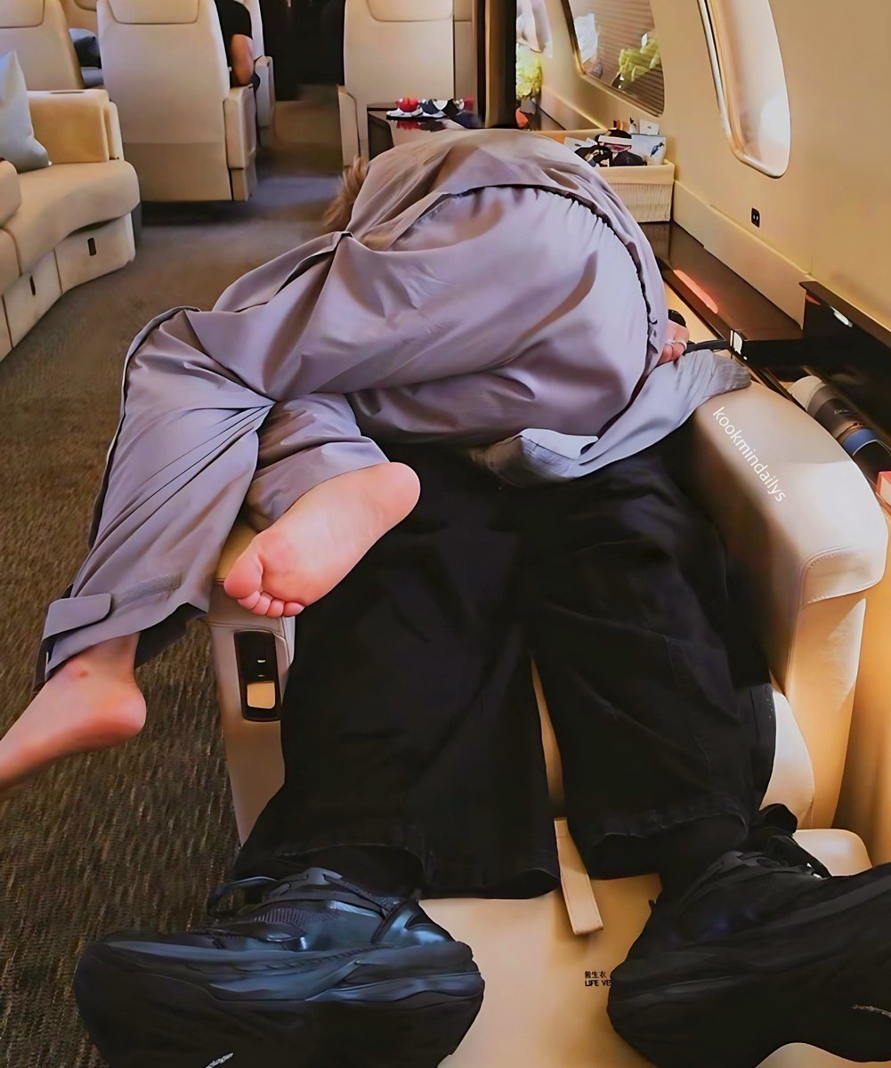 kookmindailys's tweet photo. ?!?!?!?!? https://t.co/4Dc96EIDeO