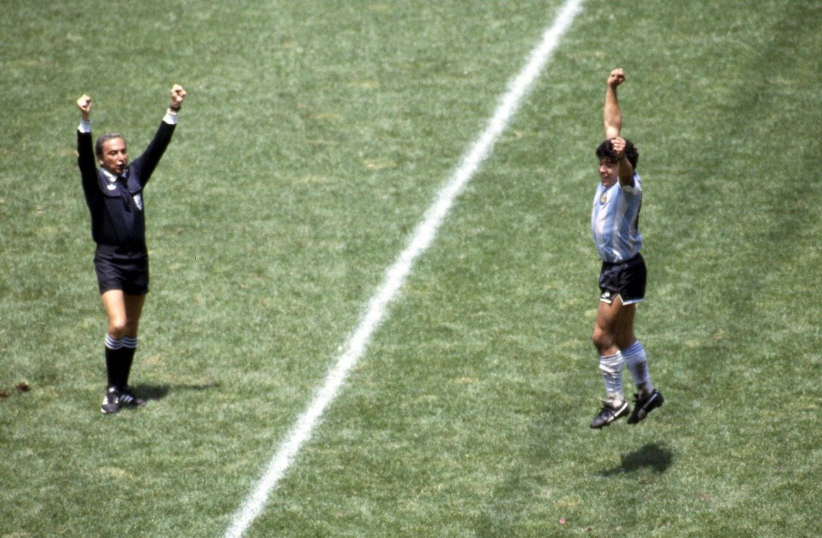 arielmora1977's tweet photo. 40 años. Este es el momento exacto en el que Diego asciende al Olimpo de los Dioses. https://t.co/JmXzJwdIif