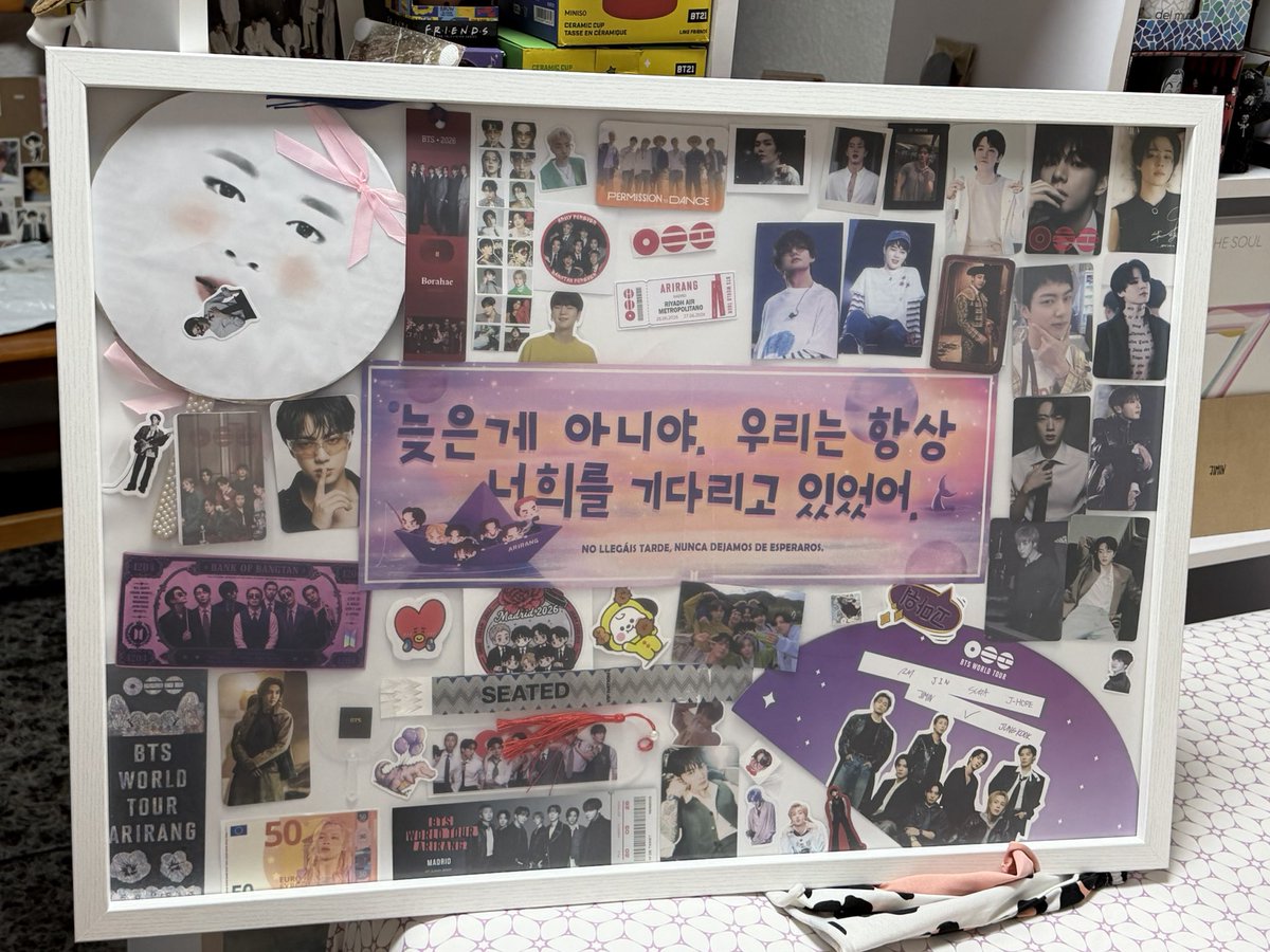kookmin_BWL's tweet photo. E-army, gracias por cada detalle, por cada pulsera y llavero hecho a mano, por vuestra simpatía y cariño, por cada sonrisa y por toda vuestra amabilidad, guardo todo esto como mucho cariño, espero que mis freebies os hayan gustado también! 💜 #Earmy #BTS_ARİRANG_MADRID https://t.co/Q0eZk4wwsH