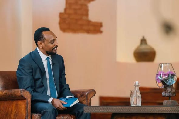 MFAEthiopiaAR's tweet photo. إثيوبيا: تأشيرة واحدة… وعالم من التجارب في انتظارك.

ترقبوا يوم الثلاثاء 30 يونيو، عند الساعة 8:30 مساءً، لقاءً خاصًا يستعرض قطاع السياحة في إثيوبيا، بمشاركة دولة رئيس  الوزراء آبي أحمد.

الحوار من إعداد NBC Ethiopia، وسيُبث عبر عدد من المنصات الإعلامية.

#PMOEthiopia
#إثيوبيا https://t.co/HgRqUk8OA3