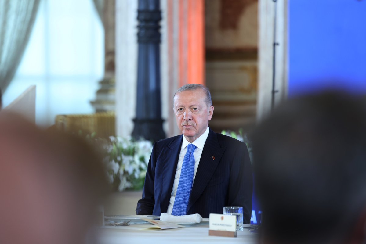 RTErdogan's tweet photo. NATO Parlamenter Zirvesi’nin verimli geçmesini temenni ediyor, zirveye katkı sunan katılımcılara teşekkür ediyorum.

Müttefik ülke parlamentoları arasındaki iş birliğinin nişanesi olan bu zirvenin düzenlenmesinde emeği geçenleri tebrik ediyor, çalışmalarında başarılar diliyorum. https://t.co/oTuq7ux1kl