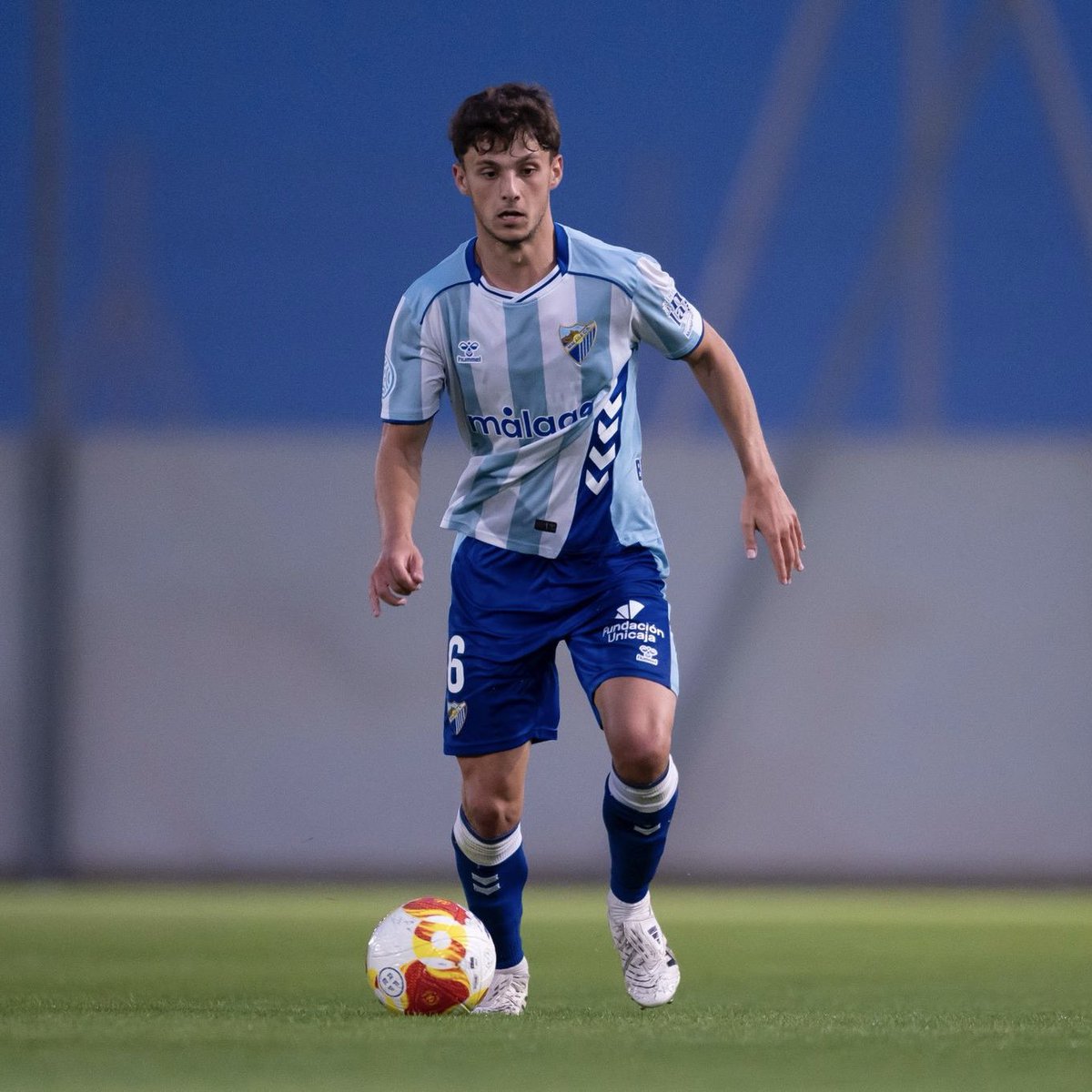 Ibonbadiola8's tweet photo. Se cierra una etapa muy bonita y de gran aprendizaje. Muchas gracias a todos los que habéis formado parte de este camino. ¡Ha sido un orgullo defender este escudo! 💙🤍
@MalagaCF https://t.co/ozFcyWFjSs
