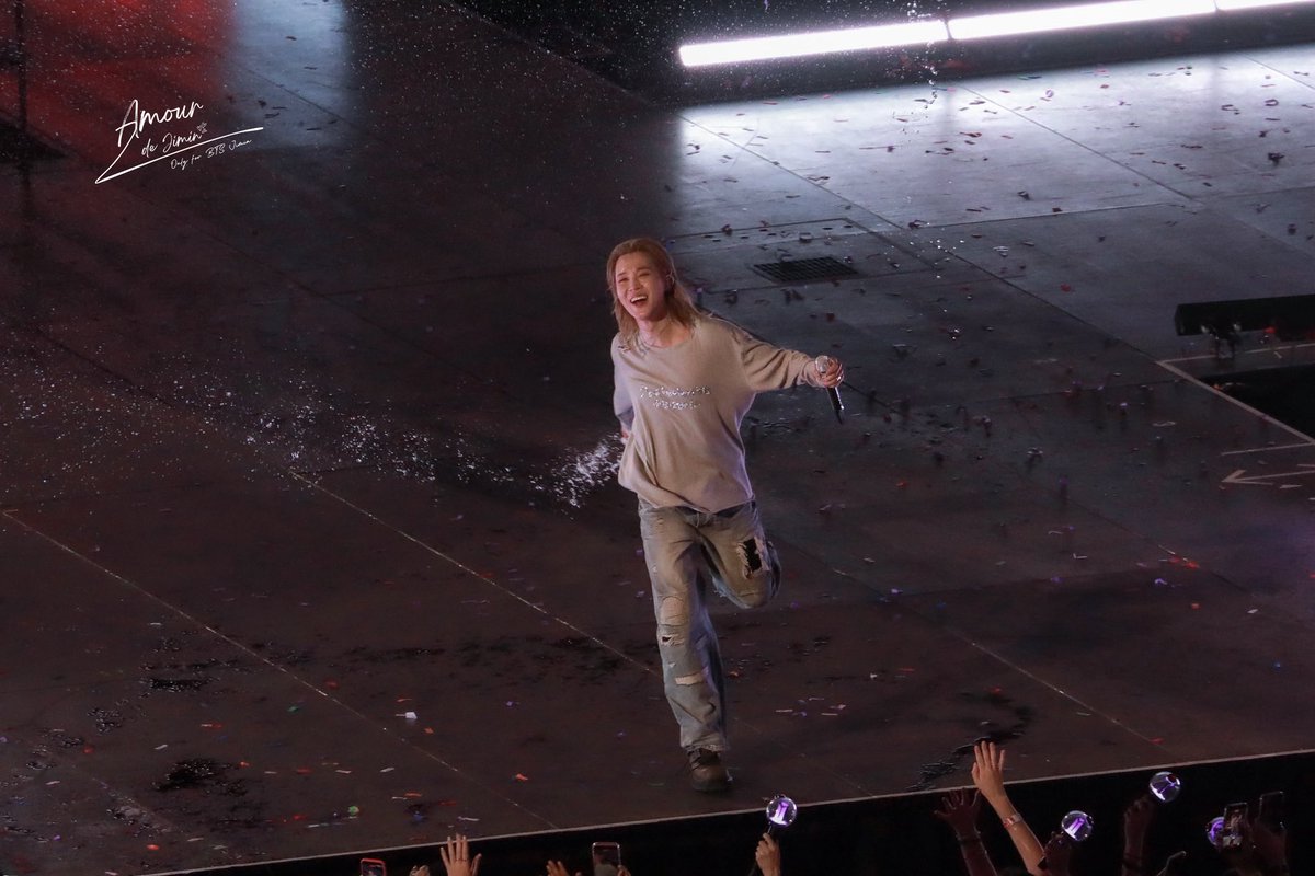 AmourdeJimin's tweet photo. [HQ] 260626 BTS WORLD TOUR ‘ARIRANG’ in Madrid

✨

#지민 #JIMIN #방탄소년단        #BTS     @BTS_twt https://t.co/Jtckz7AyAB