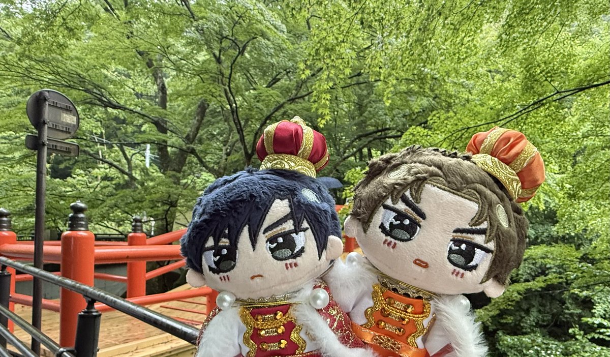 RanMarron's tweet photo. で、軽井沢の後に碓氷峠経由で榛名山行ったんだけど、霧で真っ白。榛名山1ミリもみえなかった🤣
久々に濃い霧の中運転しました。
しかもGoogle先生、何故か伊香保温泉の方じゃなくて榛名山箕郷線で案内してくれるから、全然車に出会わなくて心細かった…
帰りに勝月堂のおまんじゅう買えたので満足😊 https://t.co/OgOBAHmyWS