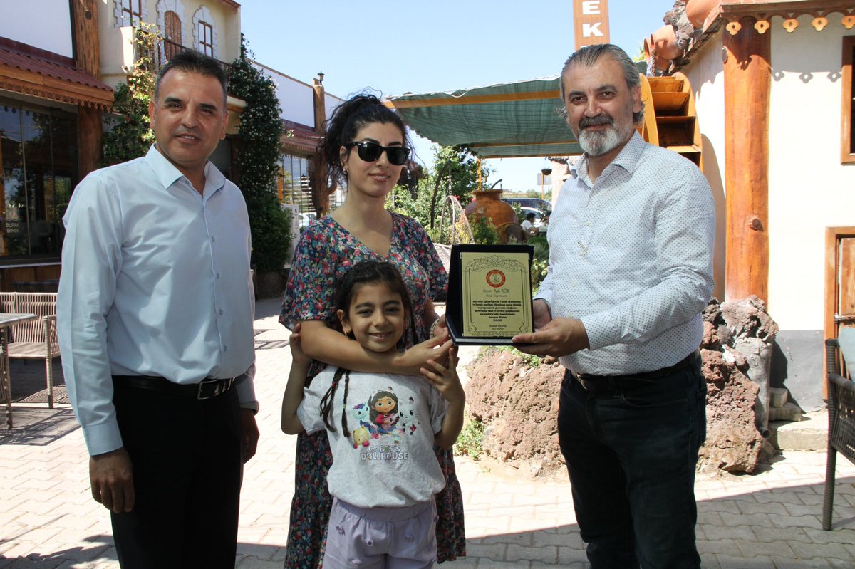 kulailcemem's tweet photo. Manisa’da düzenlenen “Genç Sahne Manisa” etkinliğinde Kula’yı temsil eden Selim Sabahat Palanduz Anadolu Lisesi öğrencilerinden oluşan “Grup Palanduz”, sahne performansıyla izleyicilerin beğenisini kazandı.
@il_mem_45 @m_ugurelli @ahmedtasci10 https://t.co/b4uYsq2yky