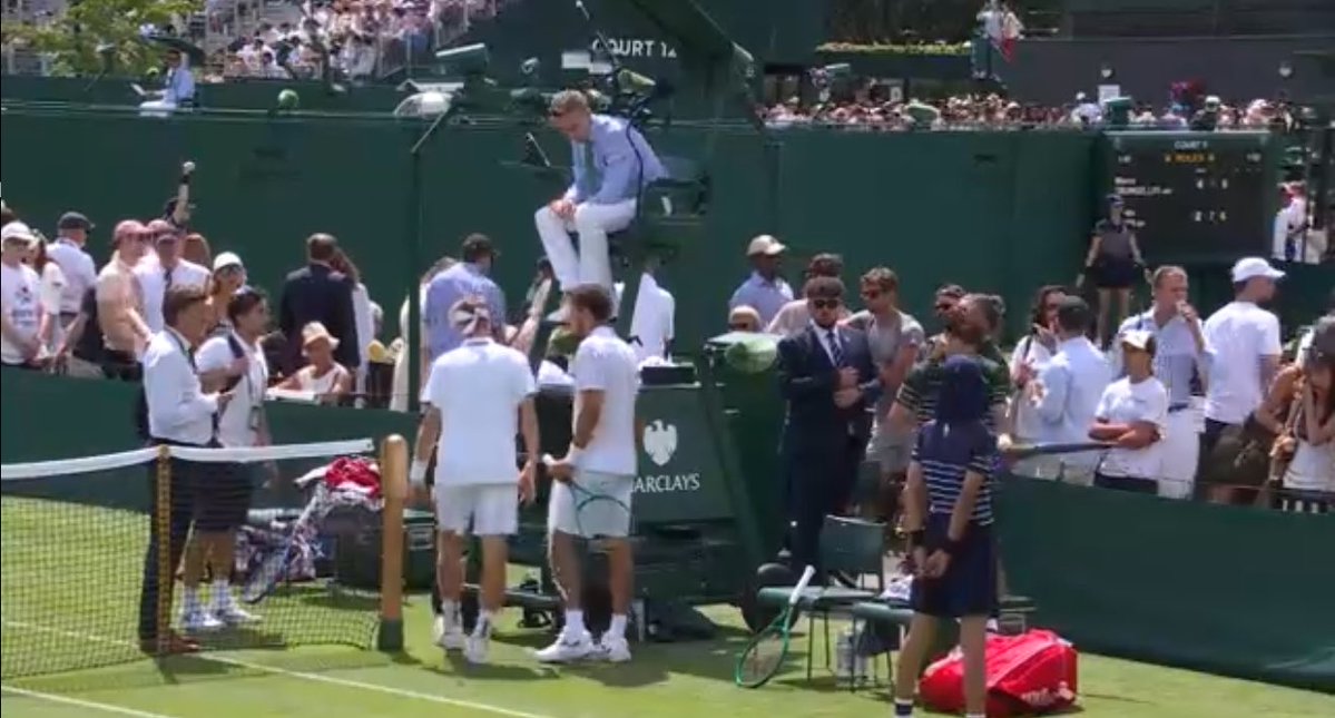 edgeAIapp's tweet photo. Denis Shapovalov retired after losing set 2 6-7 vs Pablo Carreno Busta. 

Picked up a Shoulder injury and didn’t continue https://t.co/6I5sCtAjI8