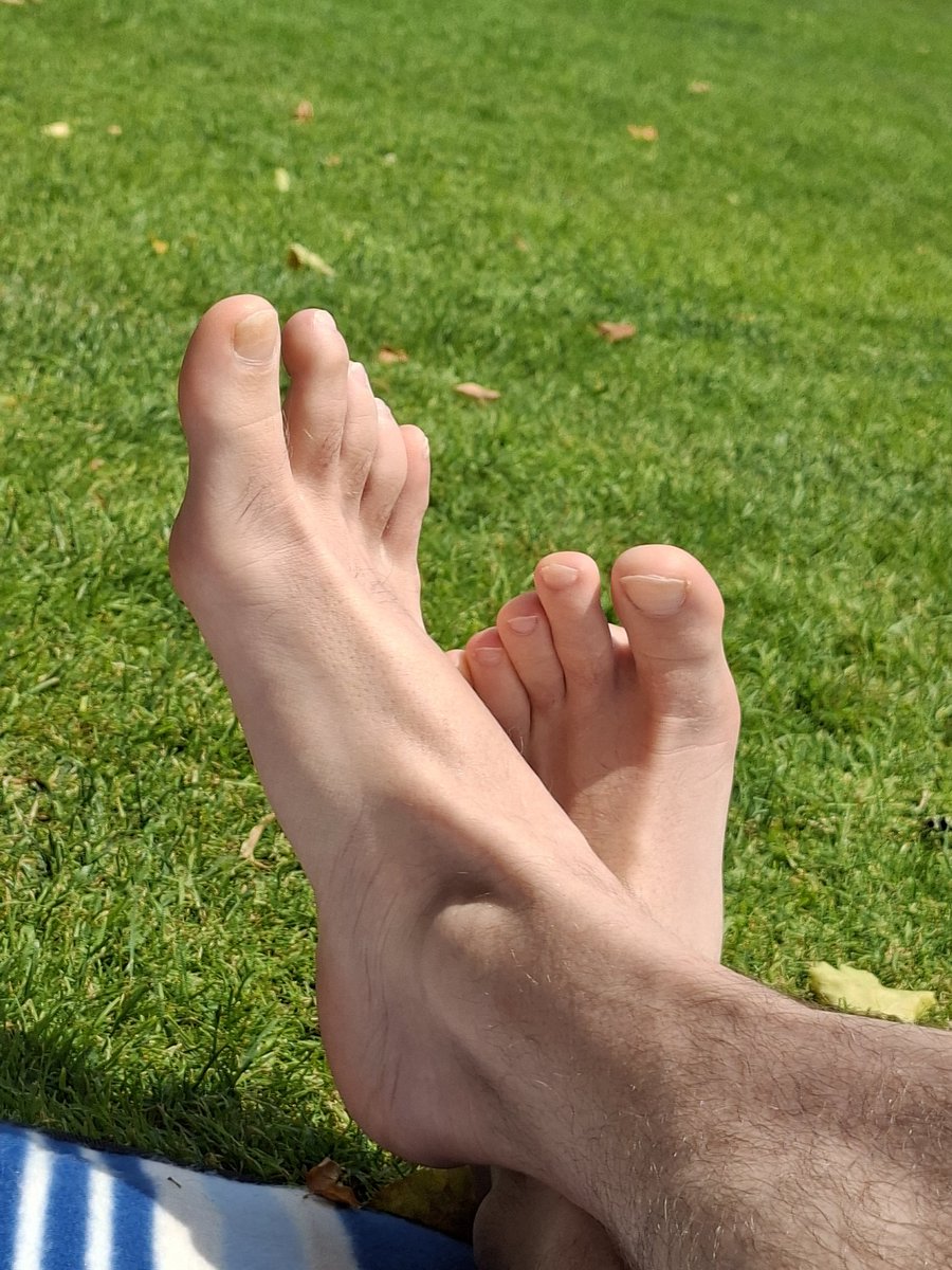 GermanFootGuy's tweet photo. Nothing beats a sunny day and warm grass under my feet. ☀️👣
New poolside content is coming soon.
Hope you like soles... 😉
#malefeet #soles #footfetish #barefoot #feetpics #GermanFootGuy https://t.co/PA0ZkCWveG