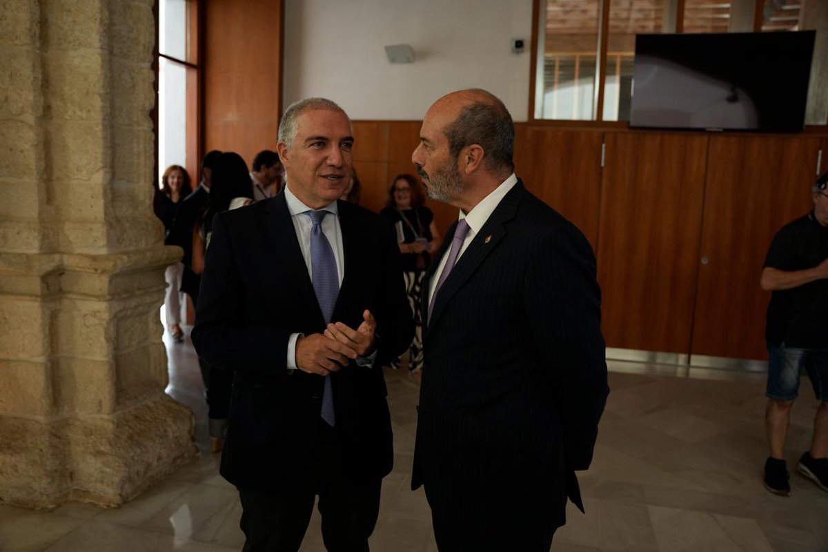 eliasbendodo's tweet photo. Andalucía merece que el proyecto que ha desplegado hoy @JuanMa_Moreno arranque cuanto antes: soluciones en vivienda, bajada de impuestos, blindaje de la sanidad, impulso a la IA…el futuro no debe esperar. https://t.co/yZaJK22wvV