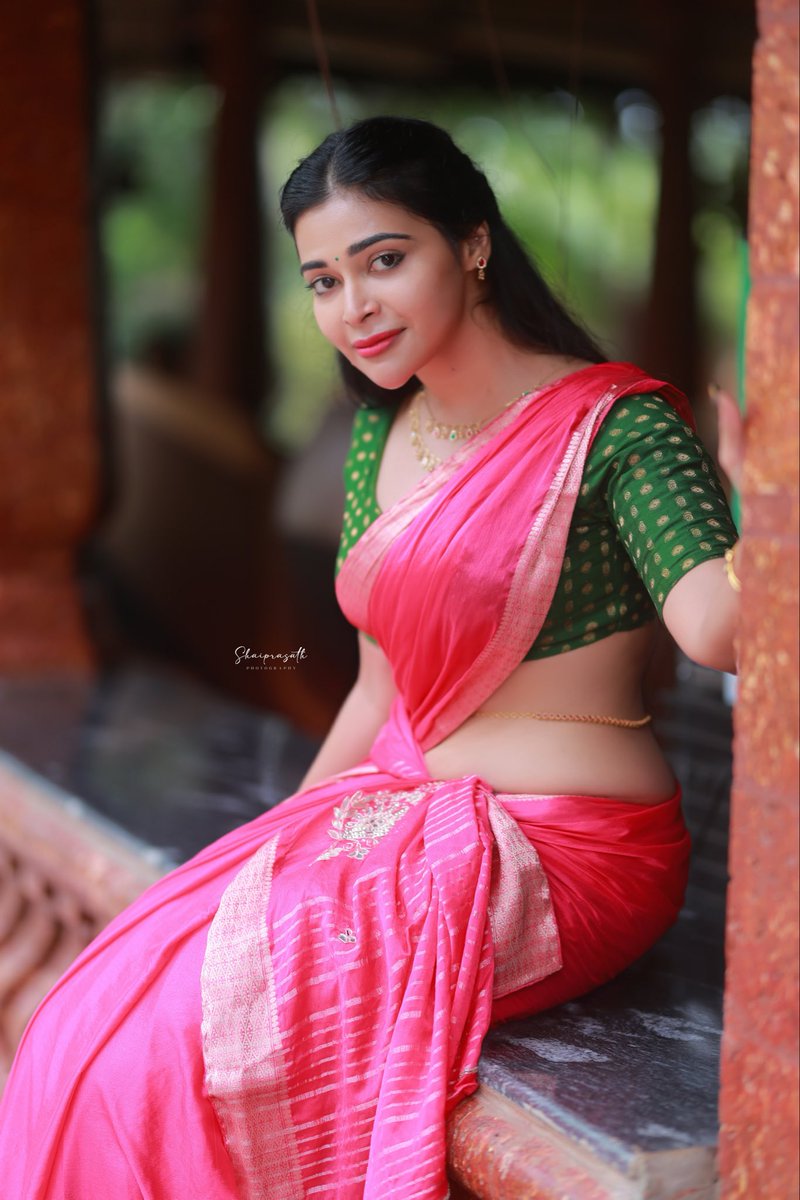 DharshaGupta's tweet photo. 💚🩷நீ சரியாக இருக்கும் போது பிறர் உன்னை விமர்சிப்பதைப் பற்றி கவலைப்படத் தேவையில்லை🩷💚 https://t.co/7GyPr2uQPX