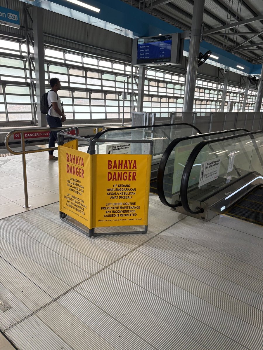 tier_naz's tweet photo. Train. https://t.co/YVqu3CffIj