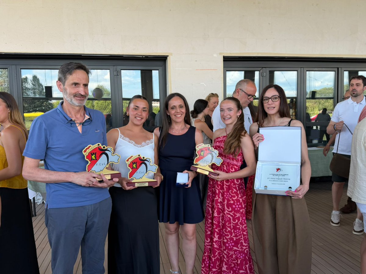 BmAulaCultural's tweet photo. 🏆 ¡Noche de orgullo e historia para el Caja Rural Aula Valladolid en la Gala de la @FCYLBM ! 🏆

El trabajo diario de nuestra cantera y de nuestro staff técnico se vio recompensado con creces. Queremos felicitar de corazón a todos los premiados. https://t.co/jWCXyPCYet
