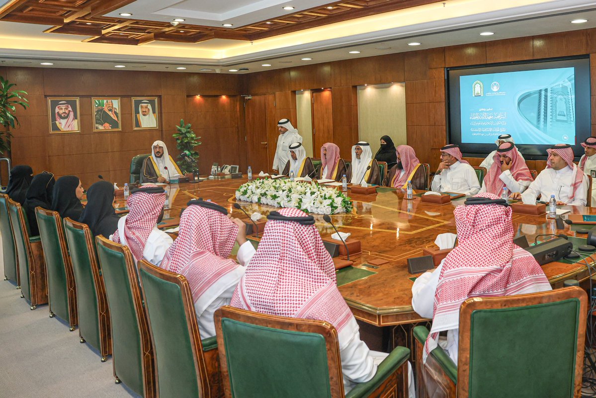 Saudi_Moia's tweet photo. دشّن معالي وزير الشؤون الإسلامية والدعوة والإرشاد الشيخ الدكتور عبداللطيف بن عبدالعزيز آل الشيخ، اليوم الاثنين 14 محرم 1448هـ، بمكتبه في ديوان الوزارة بمدينة الرياض، استراتيجية معهد الأئمة والخطباء بالشراكة مع جامعة الأميرة ��ورة بنت عبدالرحمن بقيمة 43 مليون ريال و التي تستهدف في المرحلة الأولى أكثر من 15 ألف إمام وخطيب، من خلال البرنامج الوطني لتعزيز قيم الوسطية والتسامح أحد مبادرات رؤية المملكة 2030.
#الشؤون_الإسلامية 

التفاصيل: 
https://t.co/jIc71YTmRN