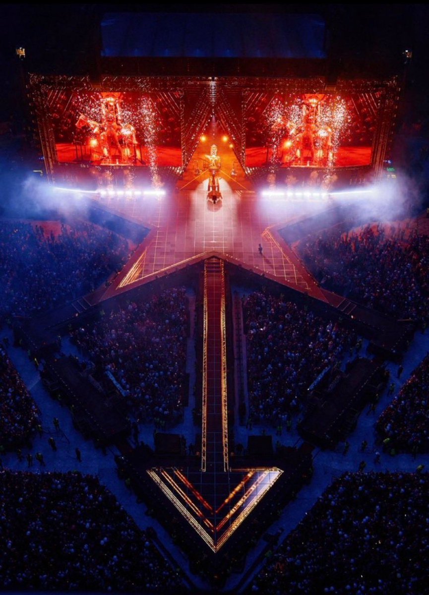 msyonceslay's tweet photo. Theeee GREATEST &amp; IMPACTFUL tours of the century both belong to Beyoncé. 

Renaissance           &amp;          Cowboy Carter https://t.co/P19OaXGwRY