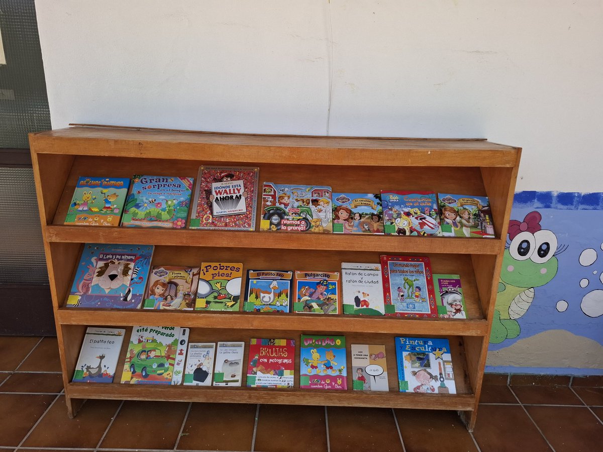 MONTECASTILLOBP's tweet photo. Rinconcito de lectura en la piscina municipal... Saludos https://t.co/EemGdEpUDe
