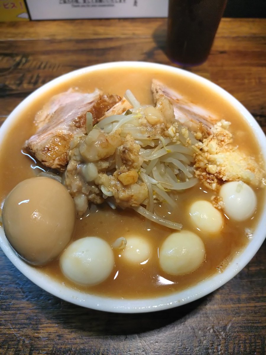 hdyshit's tweet photo. .
先日の話

元ヤクルトスワローズの選手後
ブルペンキャッチャーを長年つとめていた大塚淳さんが
ラーメン屋をオープンしたとゆうことで
ご挨拶がてら
おじゃましてきました

『豚基地』と書いて『ぶたべーす』

JR市ヶ谷駅から徒歩３分ほどの好立地

トッピングもしまくって大満足

また顔出します https://t.co/KQi7RTTTfI