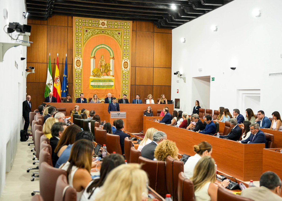 ParlamentoAnd's tweet photo. 🏛️ El candidato a la Presidencia de la @AndaluciaJunta, @JuanMa_Moreno, pronuncia su discurso de investidura en el @ParlamentoAnd👇🏻
https://t.co/fdsRbgrQ1x https://t.co/LxJM5p1XB6