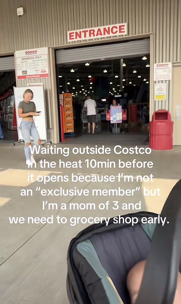 user84829272's tweet photo. As an executive member please keep the entrance clear https://t.co/r2utKQVyKJ