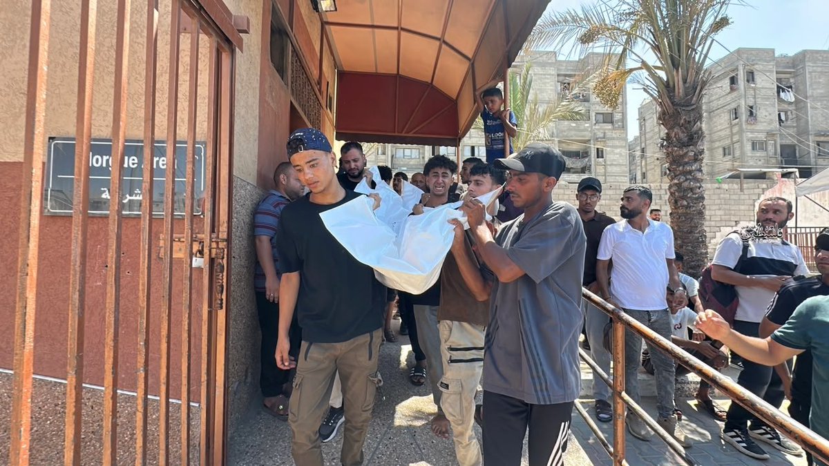 ahmedshameya995's tweet photo. The Farewell of the Palestinians killed in an Israeli drone strike on Al-Mawasi, southern Gaza Strip, this afternoon. https://t.co/GkCdRWJbJt