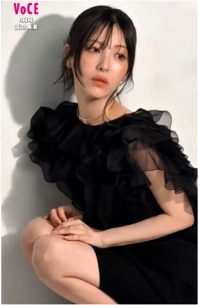 vegamax12's tweet photo. 三十一文字　第四百十三回

　VOCE　8月号

　黒ドレス甘め桃色
　珊瑚色白いワンピで
　二つの世界

　しじみなら二日酔いには効果あり
　重要なのはオルニチンとか

　#浜辺美波 https://t.co/PLCEzh7Xtg
