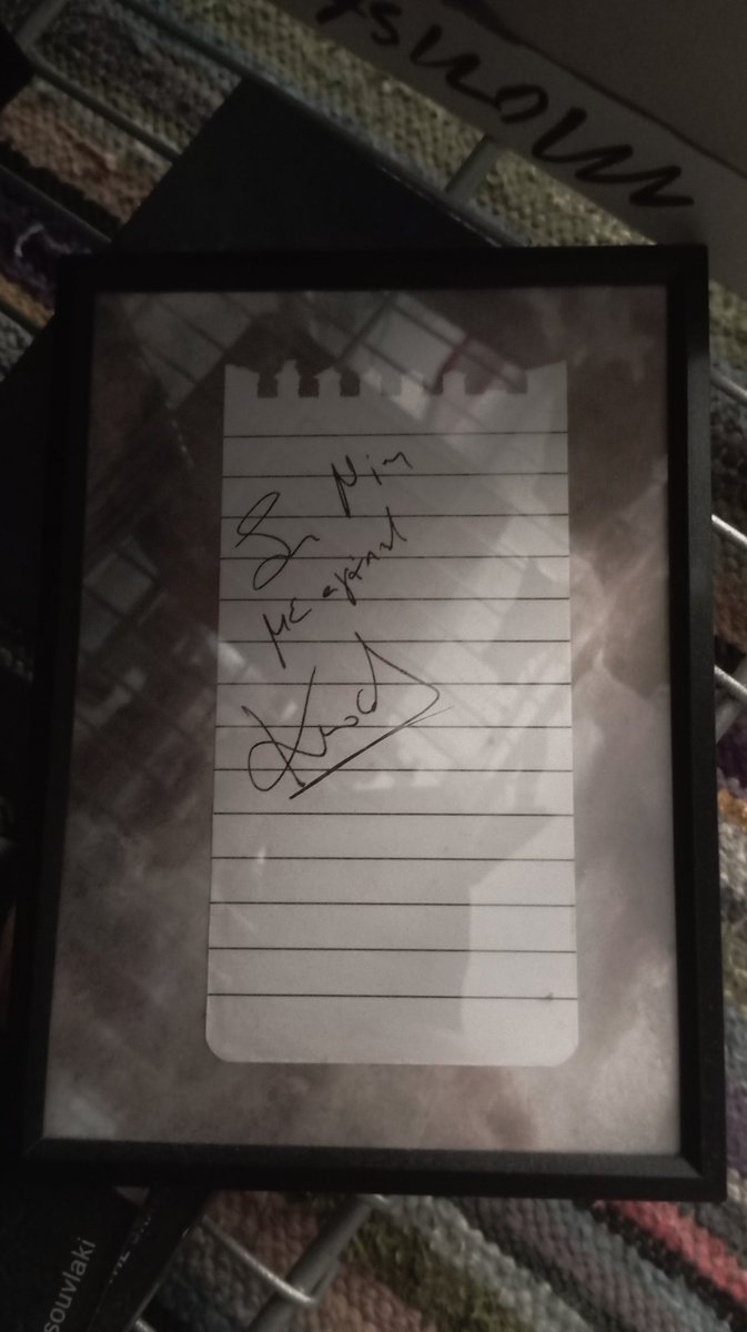 withpassingwind's tweet photo. when i met my fav artist when i was 10 vs meeting my fav artist in my 20s https://t.co/FvxCe8rUwF
