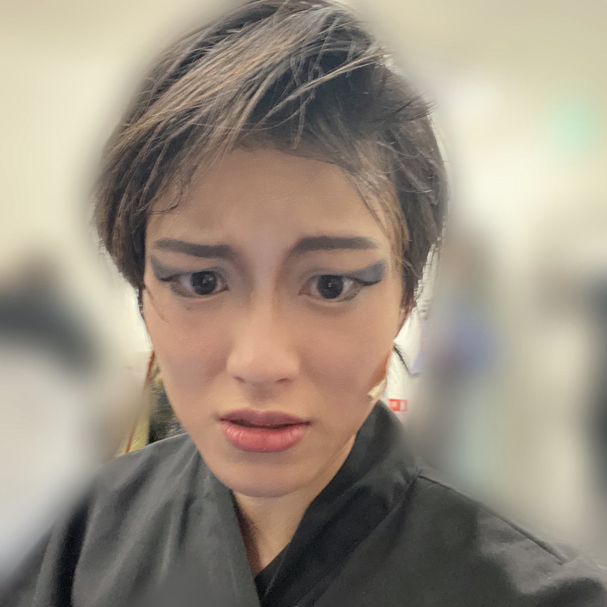 torinokiyomaru's tweet photo. #オクロックガラシャ編 5日目無事終了！
早くも折り返しです、悔いないように残りの公演も頑張ります！
今日は菅井さんに髪の毛してもらってビジュ爆裂でしたので(しかも菅井さんからしたいと直々に言って貰えた(ここ重要))絶対髪の毛崩したくなかったマンの過程を...ALT！
公演後は美味しいつけ麺！！ https://t.co/52DumBGXbU