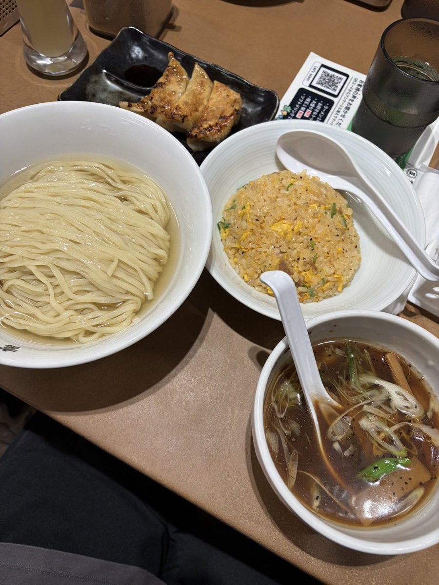 torinokiyomaru's tweet photo. #オクロックガラシャ編 5日目無事終了！
早くも折り返しです、悔いないように残りの公演も頑張ります！
今日は菅井さんに髪の毛してもらってビジュ爆裂でしたので(しかも菅井さんからしたいと直々に言って貰えた(ここ重要))絶対髪の毛崩したくなかったマンの過程を...ALT！
公演後は美味しいつけ麺！！ https://t.co/52DumBGXbU