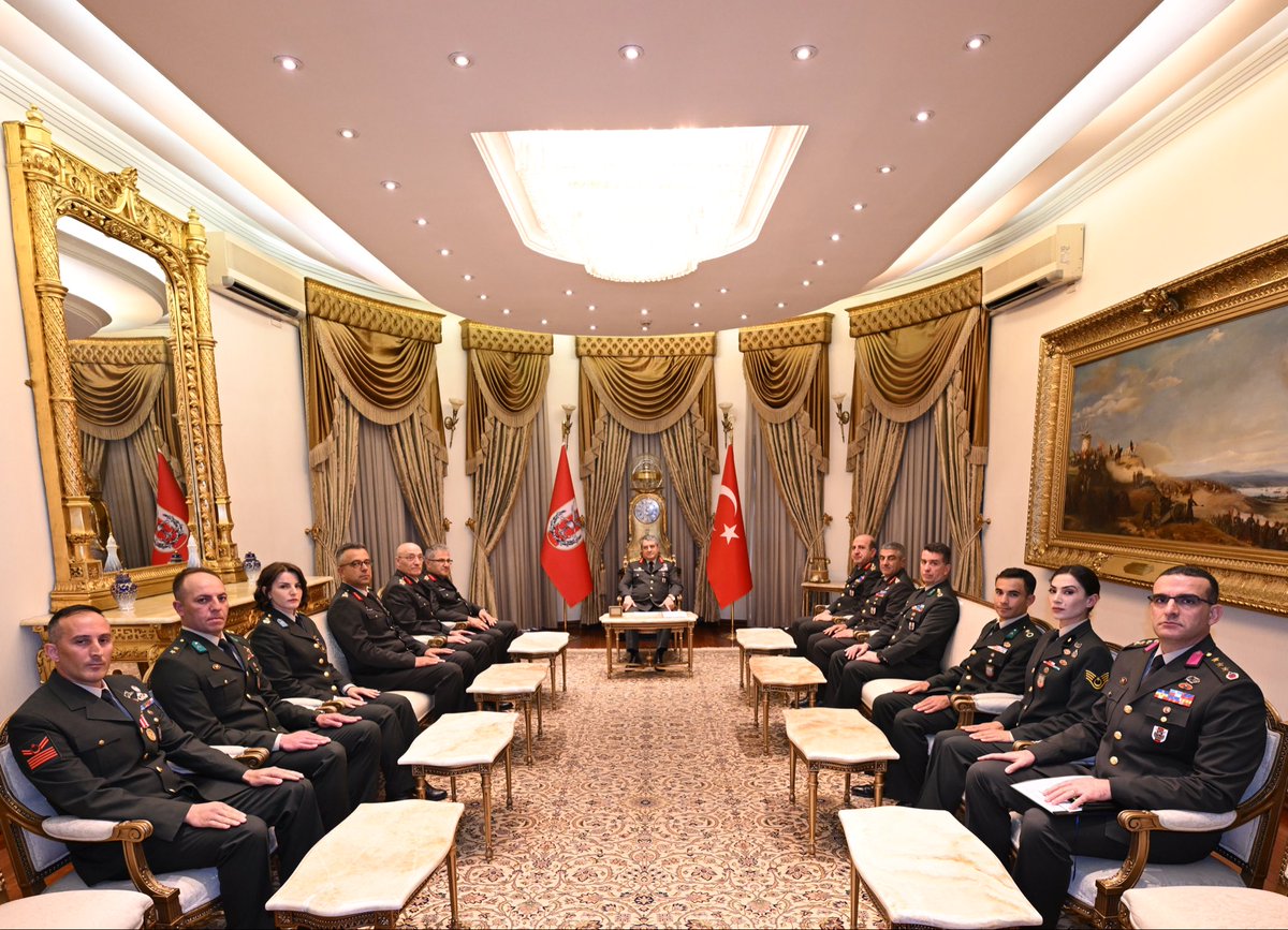 TSKGnkur's tweet photo. 🗓️27 Haziran 2026

Genelkurmay Başkanı Orgeneral Selçuk Bayraktaroğlu, Türk Kara Kuvvetlerinin 2235’inci kuruluş yıl dönümü dolayısıyla Kara Kuvvetleri Komutanı Orgeneral Metin Tokel’i ve beraberindeki personeli kabul etti.

#TürkSilahlıKuvvetleri
#MillîSavunmaBakanlığı https://t.co/GQSonNw4Fd