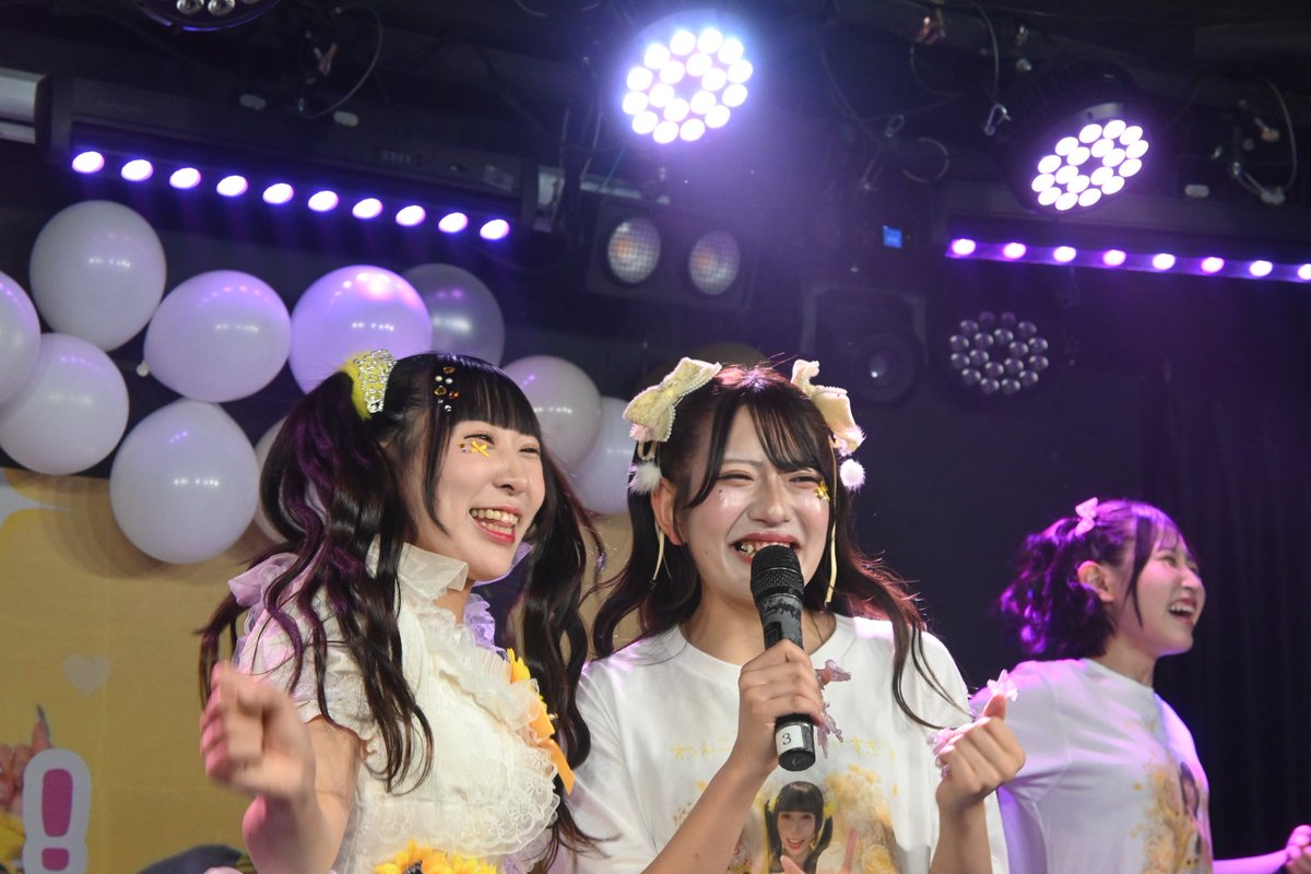 SZKYu9's tweet photo. 彩卒業ライブ
Part2
彩の笑ってるところもるーちゃんとハグしてたりしてるところも全てが愛くるしいぞ！ https://t.co/uU2rYEOabu