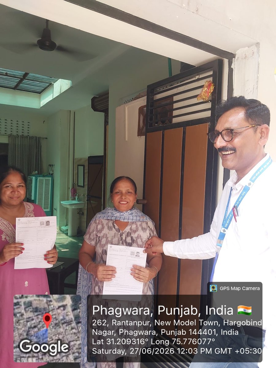 dprokapurthala's tweet photo. #SIR - BLOs in #Phagwara distribute Enumeration forms during house to house drive on Friday. @TheCEOPunjab https://t.co/YnQidrSpiI