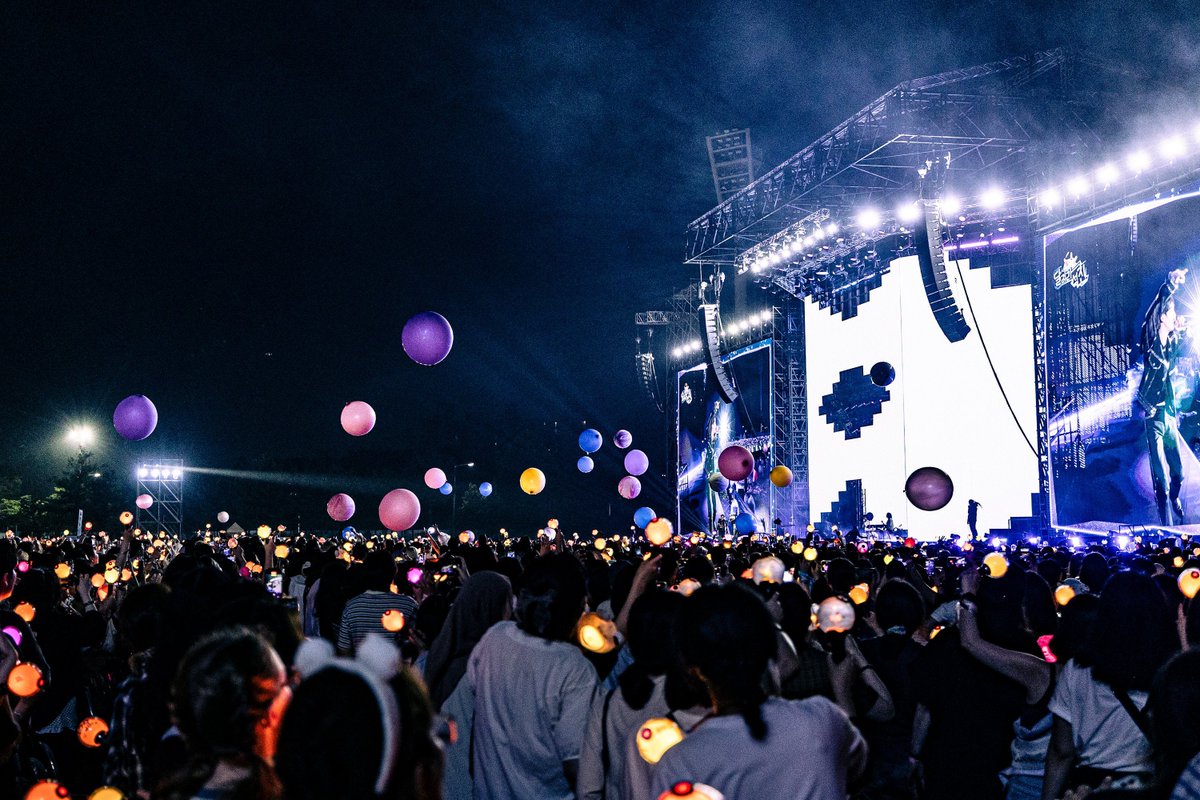 jinnieslamp's tweet photo. Today we celebrate exactly 1 year since Jin kicked off his ‘RUNSEOKJIN_epTOUR’ in Goyang! 🥳

🖲️ DOJEON! What’s your favorite moments from Jin’s tour? 🏃

RUN SEOKJIN TOUR FOREVER 
#1YearWithRUNSEOKJINepTOUR 
#런석진1년째_눈감으면_아직_고양
#석진이와_함께달린_런석진_일주년 https://t.co/tTZCAY1F3r