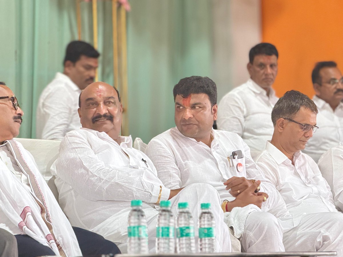SandipanBhumare's tweet photo. छत्रपती संभाजीनगर जिल्हा मध्यवर्ती सहकारी बँकेच्या आगामी निवडणुकीच्या पार्श्वभूमीवर आज ढोरकिन, ता. पैठण येथे कार्यकर्त्यांची महत्त्वपूर्ण बैठक उत्साहपूर्ण वातावरणात संपन्न झाली.
#SandipanBhumare #bankelection #paithan https://t.co/GdnzP5bNpu