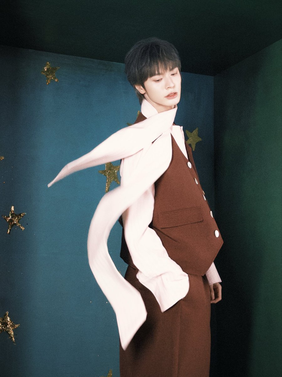 DANGHONGHAI_X's tweet photo. Your Little Prince 🩷

#DANGHONGHAI #당홍하이 #LOFFICIELHOMMESVNCover #STADIUM #TINHHASAYHI https://t.co/KWlx6Zsoe9