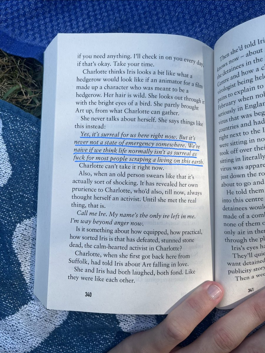 konsulampulle's tweet photo. Thema Hitzewelle (Ali Smith, Summer) https://t.co/8BprRTJH8r