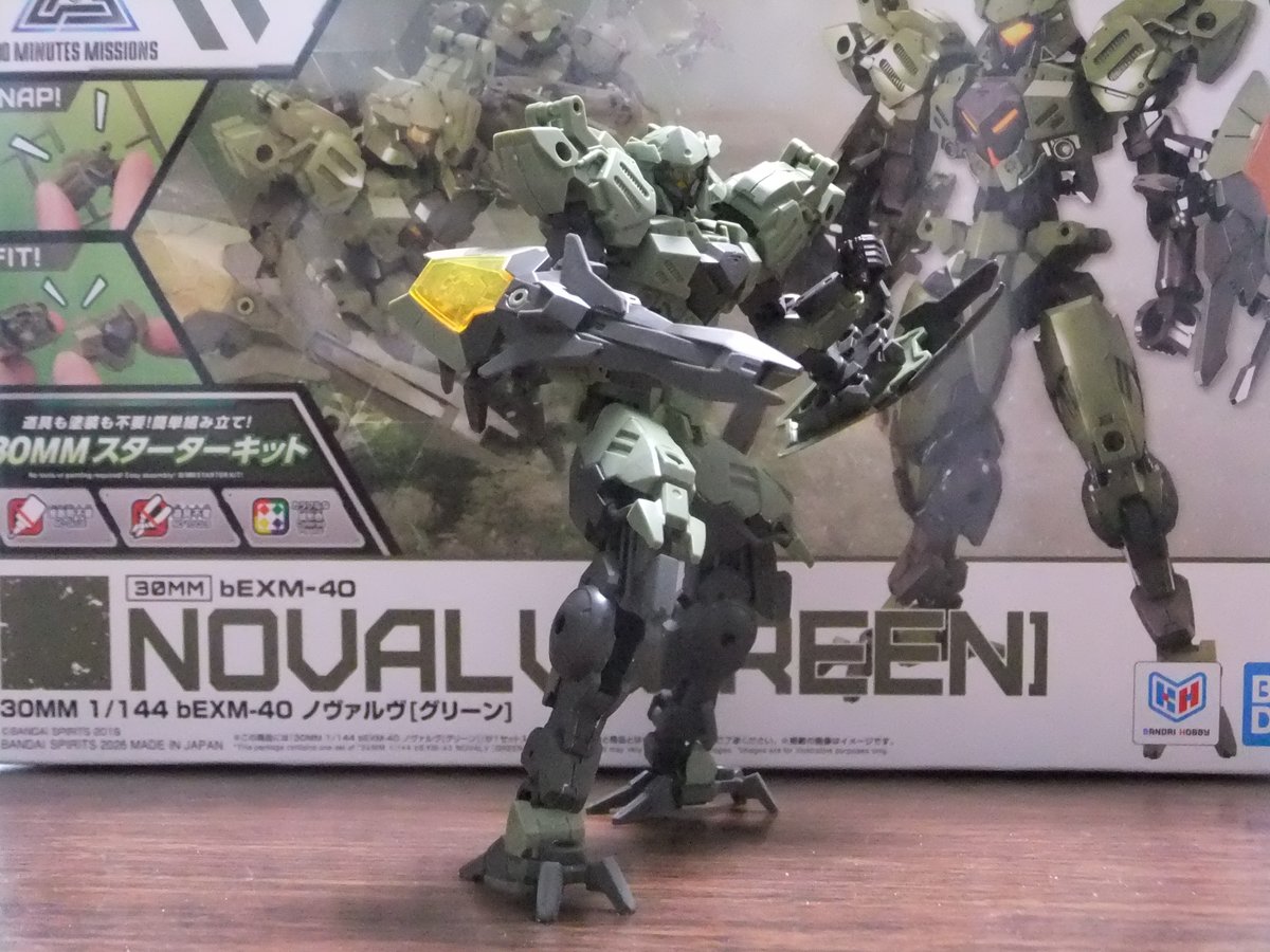 IMA0112's tweet photo. 30MMノヴァルヴ（グリーン）をパチ組み、
ガラスヤスリでゲート処理、
ペンサンダーで表面処理、
ランナー見た時パーツ少ない、と思った、

天翔丸の改造、
胸下にプラ板を追加接着、
足関節の抜き穴埋めでプラ板接着、

ロボダッチ宝島のロボZ、
ラッカー筆塗装、

オンライン集会で言い忘れモヤモヤ https://t.co/Rm7vKbQH2l
