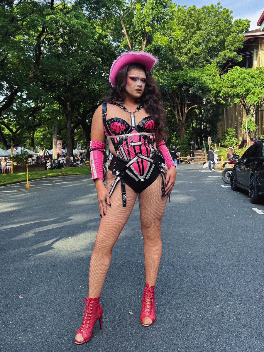bohosiseol's tweet photo. keri lang ba kayo i-welcome sa pink pony club? ah bawal sige sige https://t.co/cFNxsWVsPS