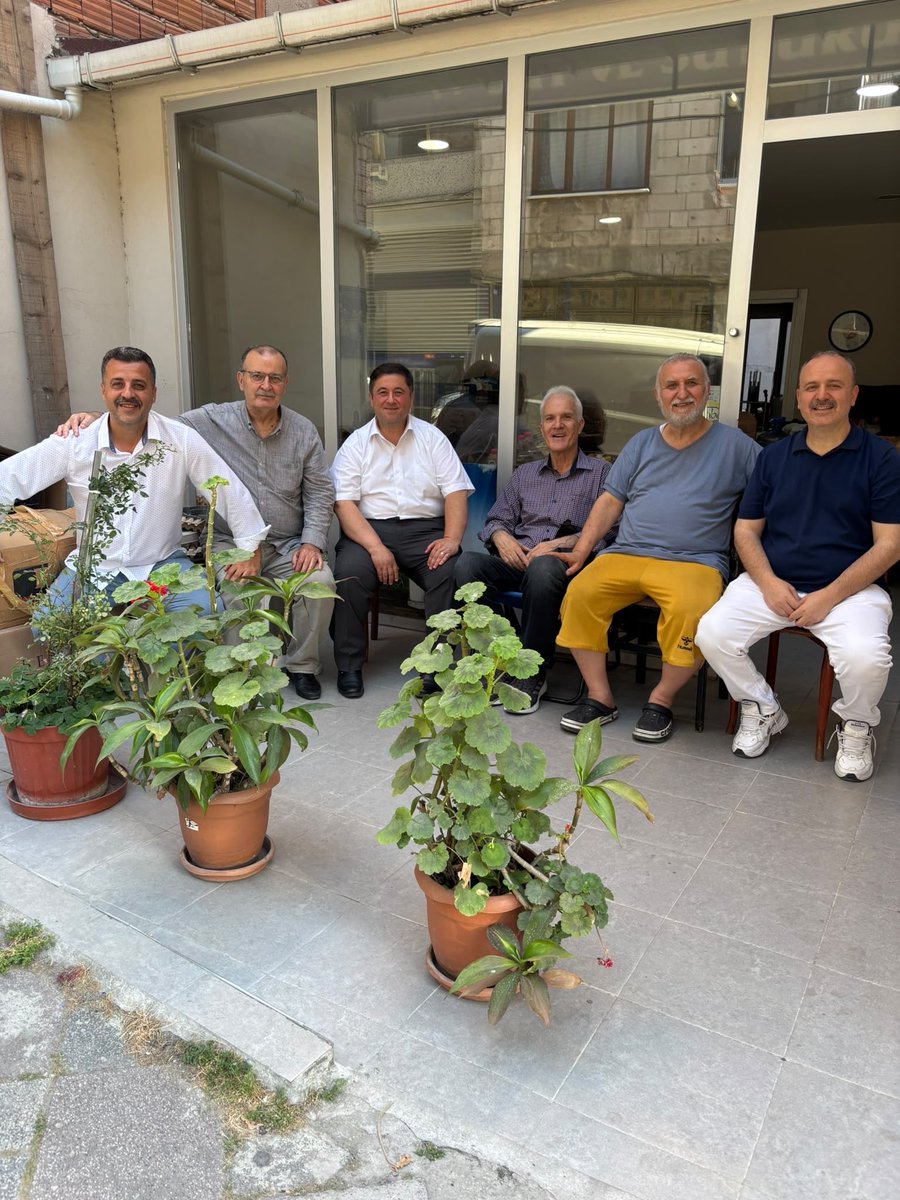 recepvarol73's tweet photo. @dunbalfed Başkanvekili Sn. Rıdvan Durmaz’ın iş yerinde dostlarla bir araya geldik.

Nazik ev sahipliği ve samimi sohbetleri dolayısıyla kendilerine teşekkür ediyor; sağlık, huzur ve bereketli güzel günler diliyorum. https://t.co/XQf5kFMeQD