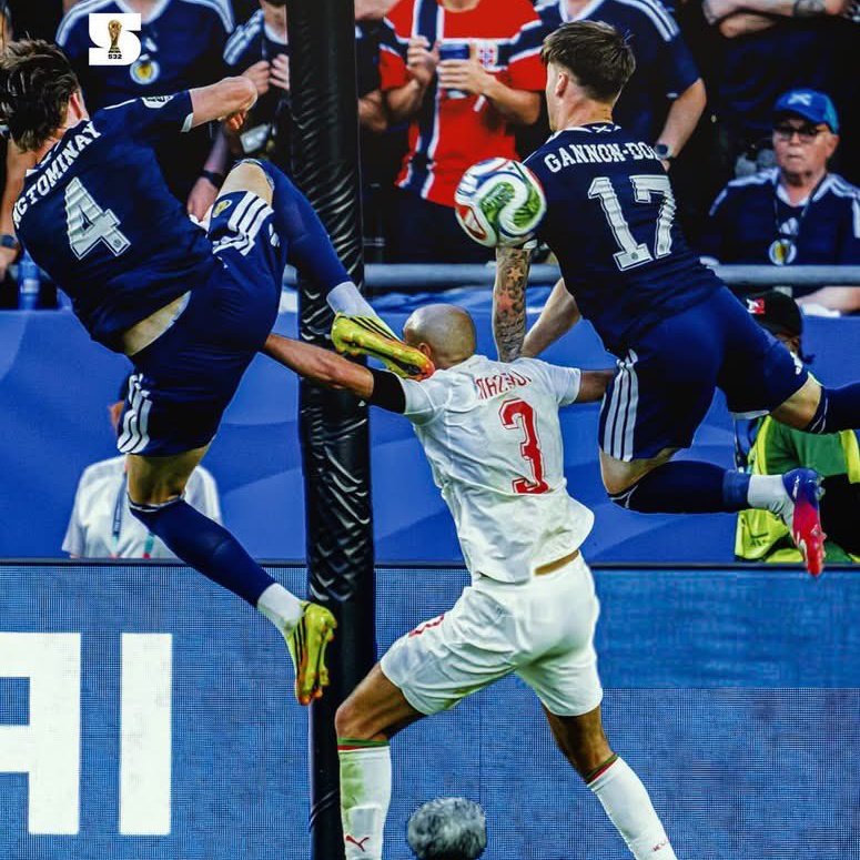 ZoneFRMF's tweet photo. 🎙️| Patrice Evra 🇫🇷 évoque Nouss Mazraoui :

Noussair Mazraoui ? Ce gars est un monstre, un monstre Marocain. Depuis qu’il s’est rasé la tête, il joue comme si une version cachée de lui avait été débloquée. INCROYABLE !

➖ @Evra https://t.co/8GIMMZsSb2